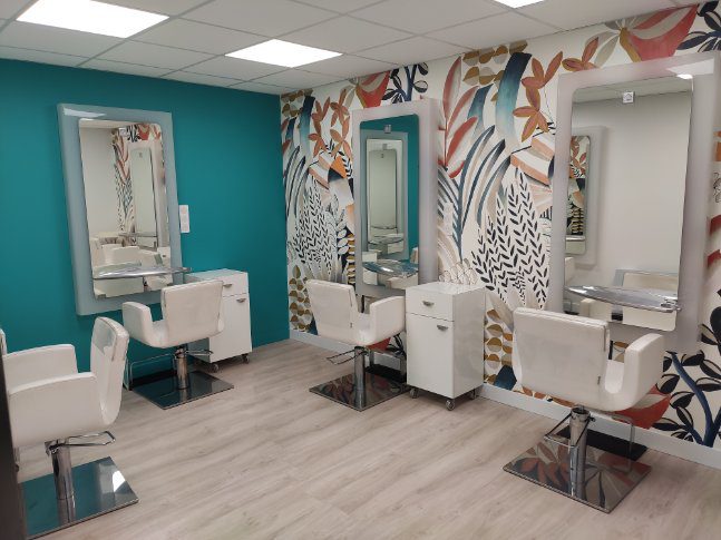 Salle événementielle du salon de coiffure Studio 9 pour préparation mariage